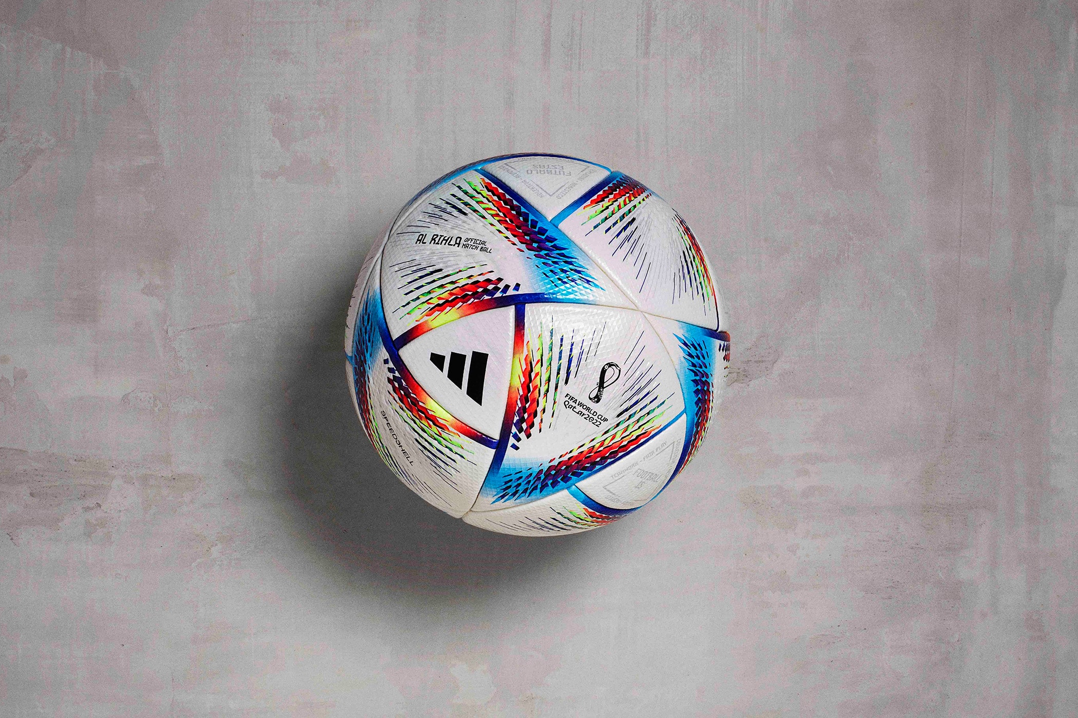 adidas 正式发布 2022 FIFA 世界杯专用足球 AL RIHLA