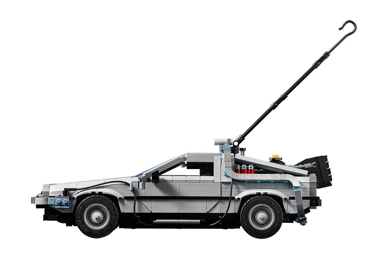 LEGO 實體化《Back To The Future》經典 DeLorean 車款積木模型