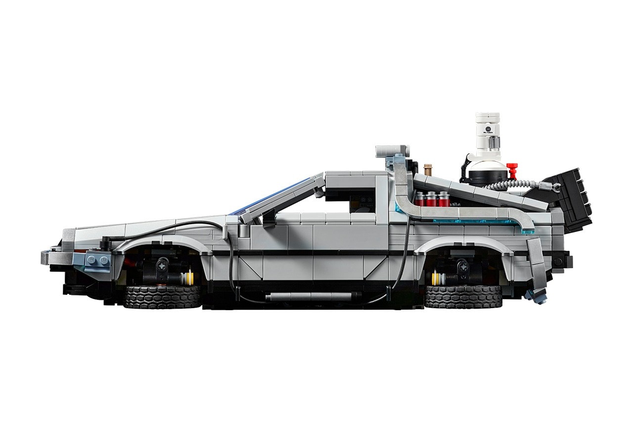 LEGO 實體化《Back To The Future》經典 DeLorean 車款積木模型