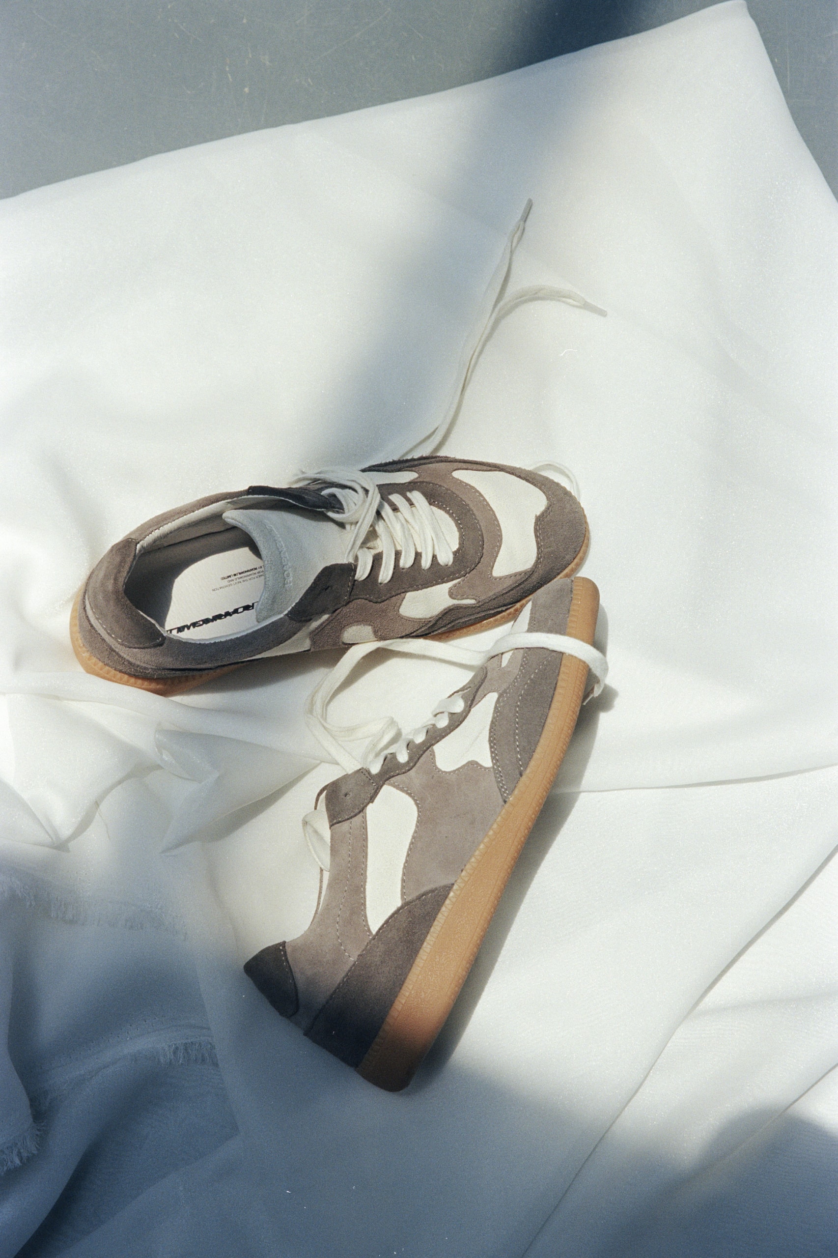 ROARINGWILD 推出首双德训鞋款「TRAINER 01」