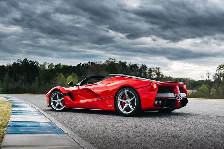 全球限量 210 辆「马王」LaFerrari Aperta 拍卖竞标价突破 $500 万美元