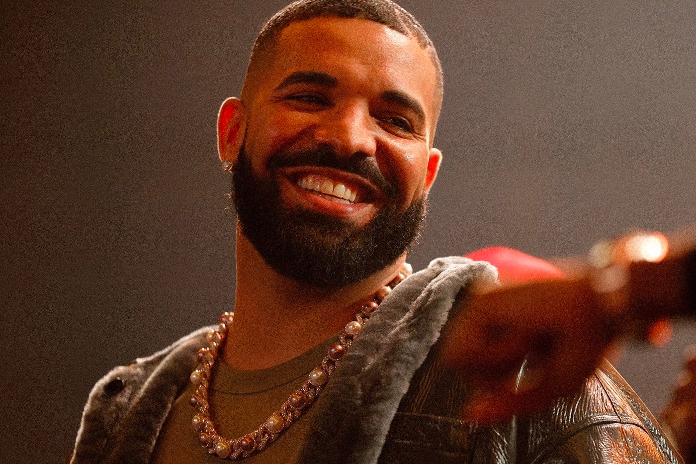 Drake 被评选为美国 2022 年度迄今最佳媒体串流量音乐人
