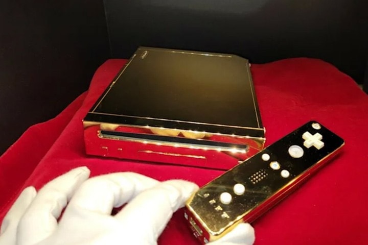 传说「为赠予英国女王」所打造的 24K 纯金 Wii 主机正于网上拍卖