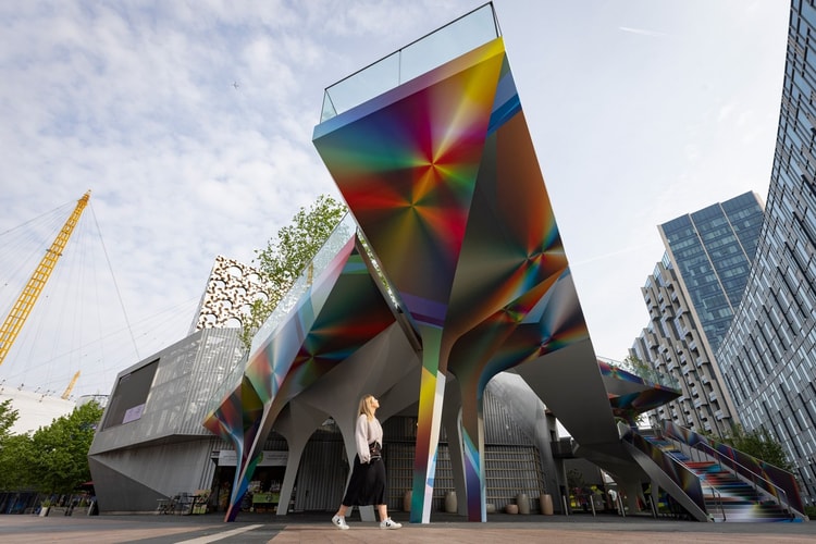 走进藝術家 Felipe Pantone 改造倫敦 Greenwich Peninsula 高架人行道 The Tide