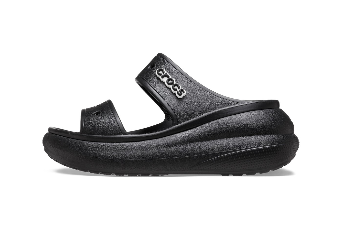 Crocs 正式推出最新厚底凉鞋「Crush」