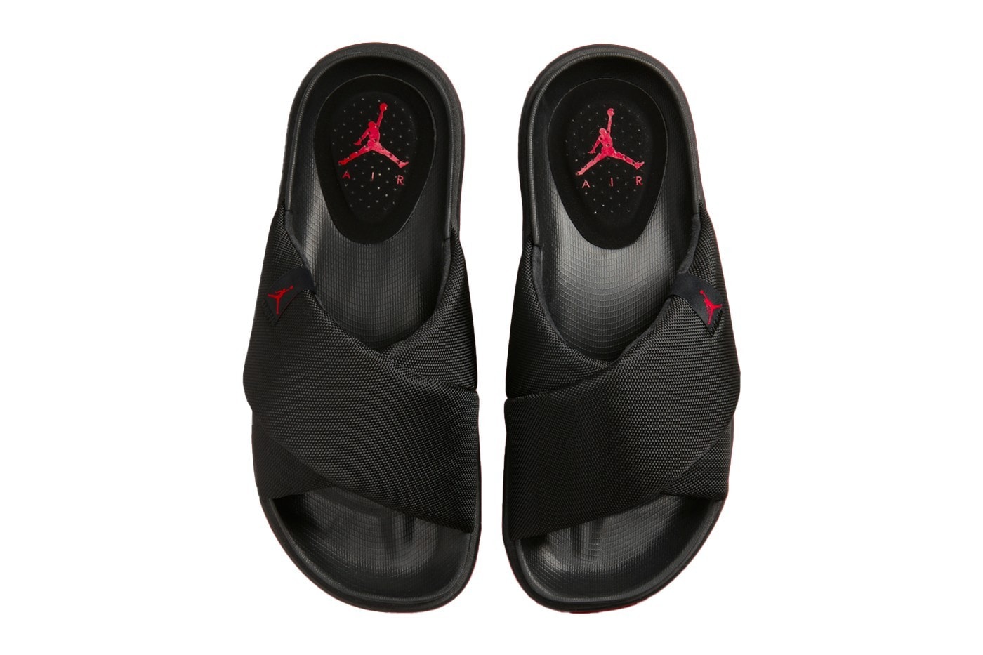 Jordan Brand 推出全新厚底拖鞋 Jordan Sophia Slide