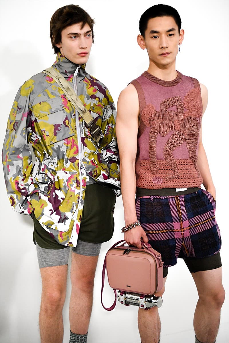 走进  Kim Jones 执掌 Dior 2023 夏季男装系列秀场后台