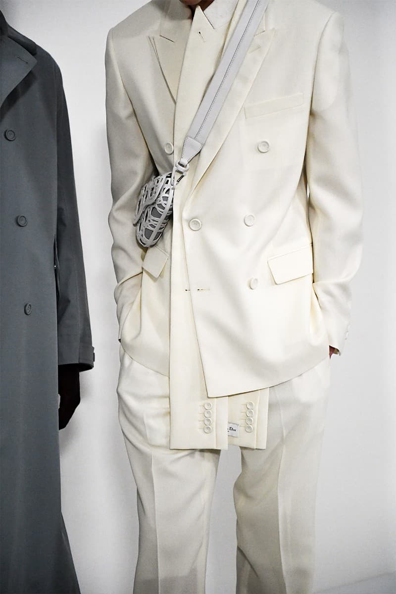 走进  Kim Jones 执掌 Dior 2023 夏季男装系列秀场后台