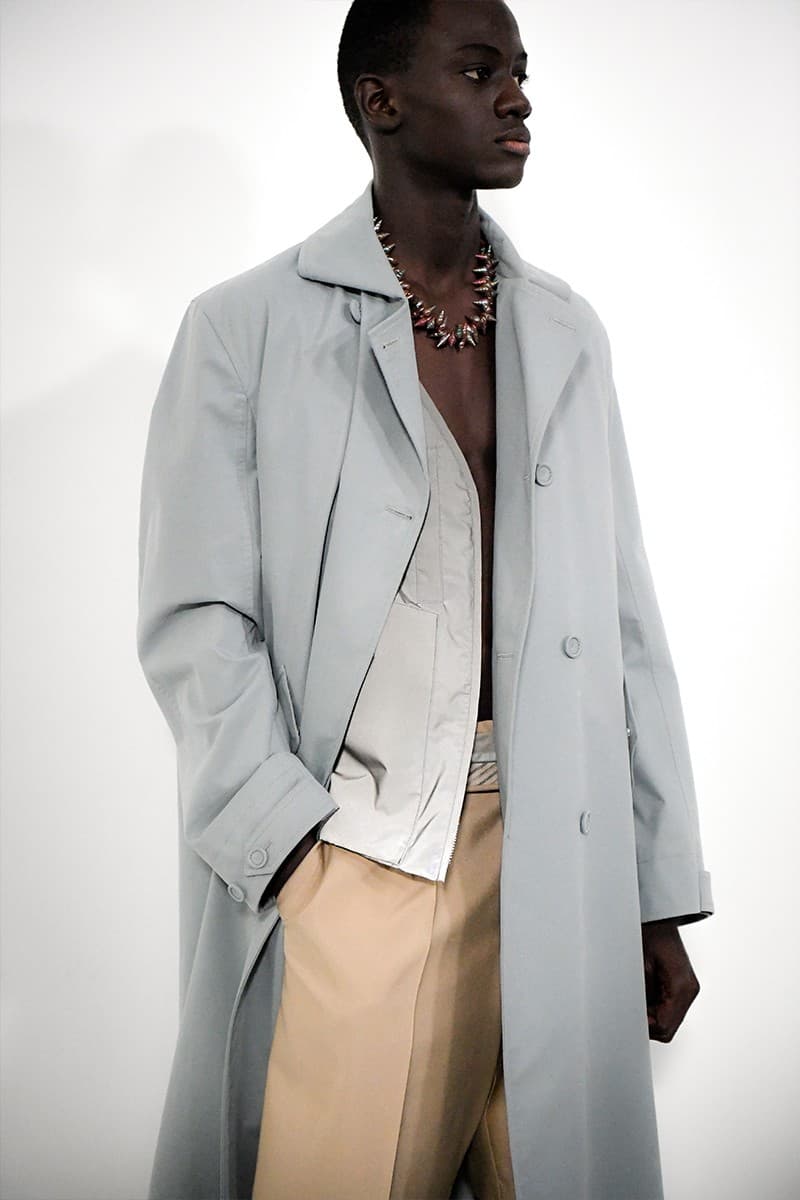 走进  Kim Jones 执掌 Dior 2023 夏季男装系列秀场后台