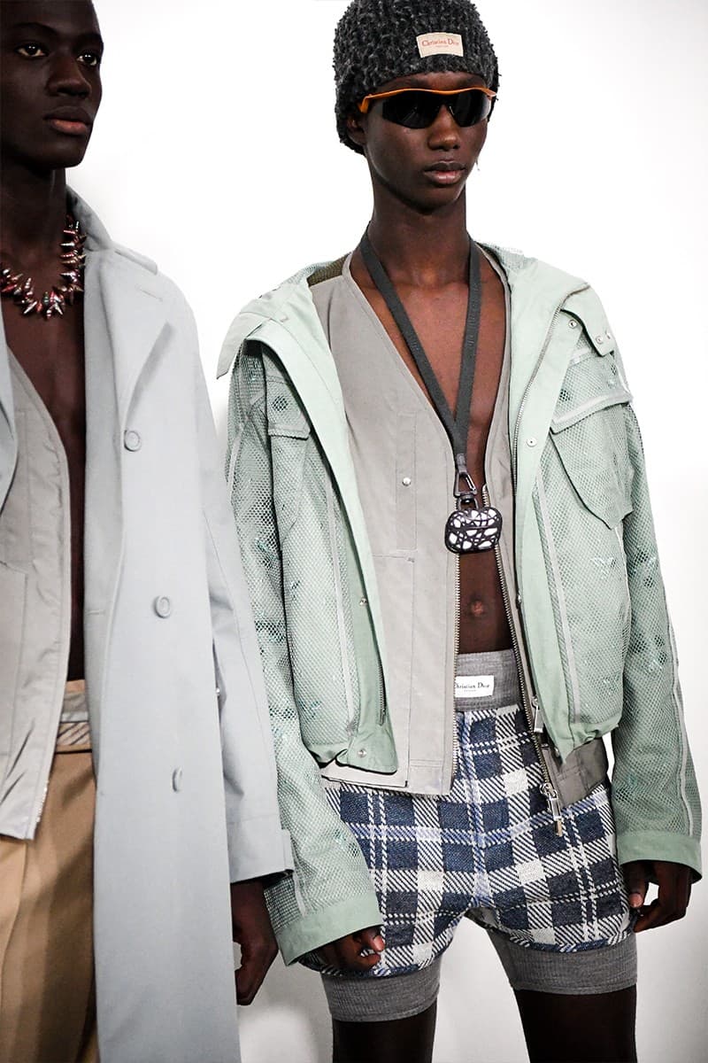 走进  Kim Jones 执掌 Dior 2023 夏季男装系列秀场后台
