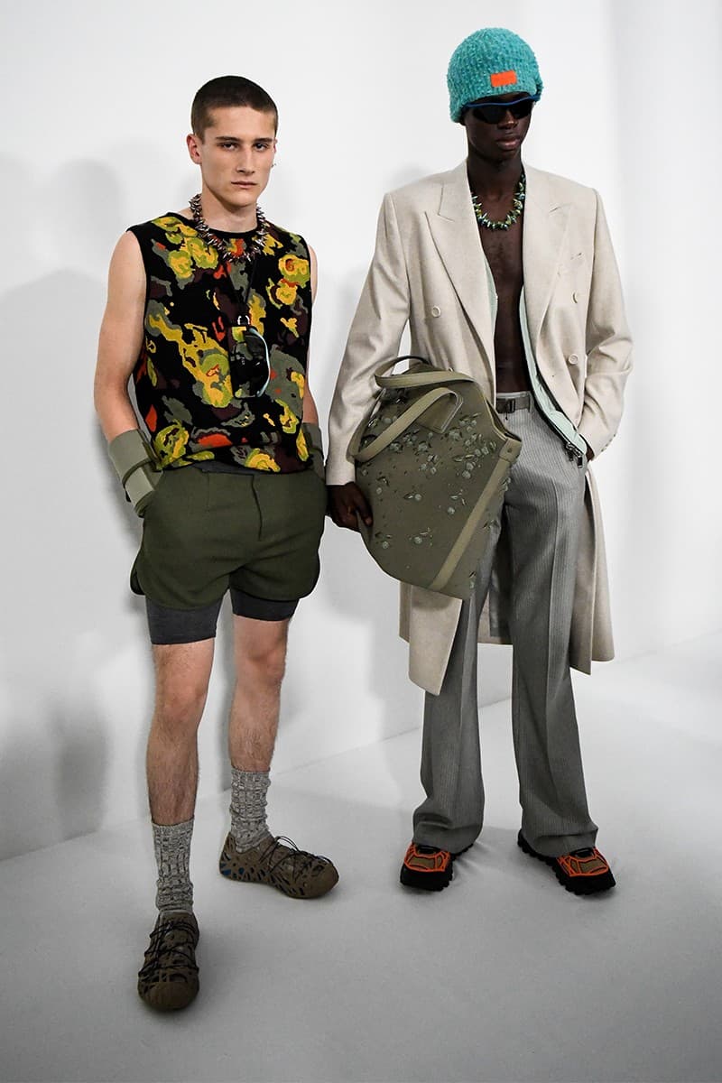 走进  Kim Jones 执掌 Dior 2023 夏季男装系列秀场后台