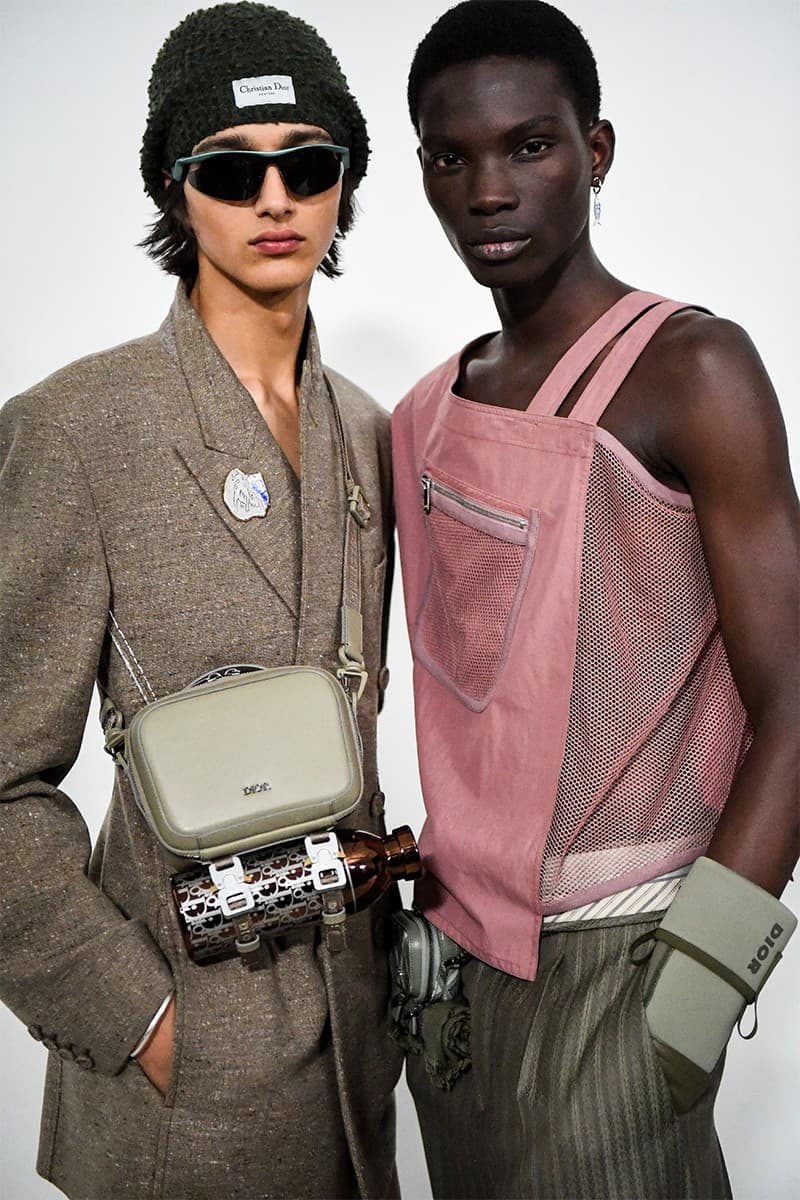 走进  Kim Jones 执掌 Dior 2023 夏季男装系列秀场后台