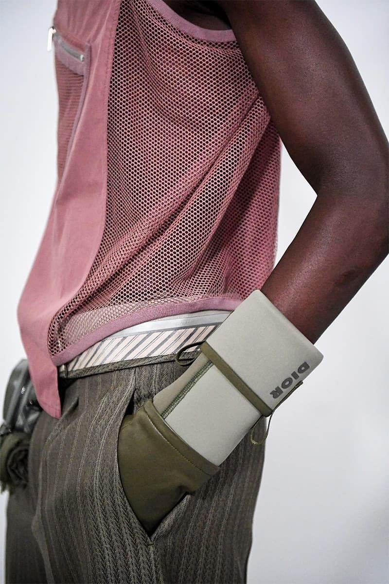 走进  Kim Jones 执掌 Dior 2023 夏季男装系列秀场后台