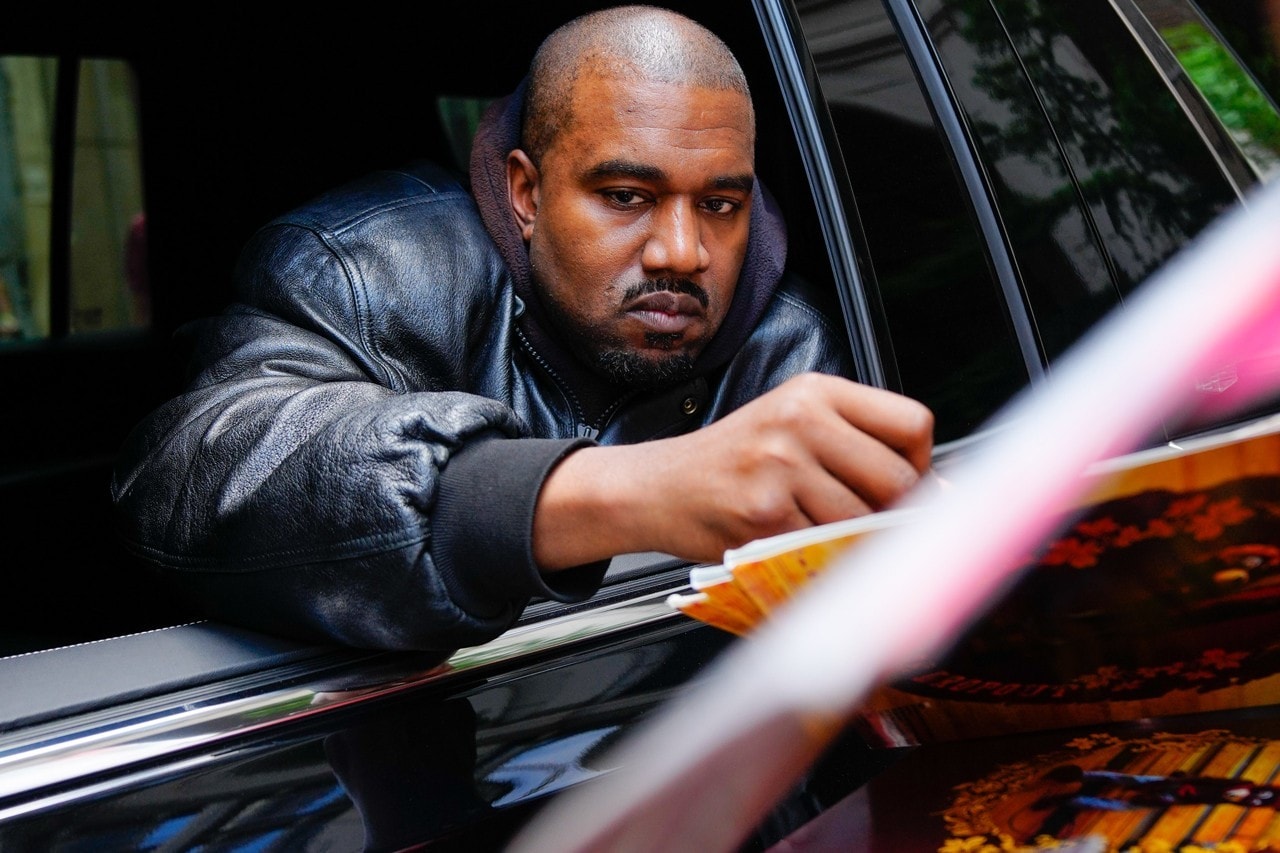Kanye West 批評 adidas 話題拖鞋 Adilette 22 公然抄襲 YEEZY Slide