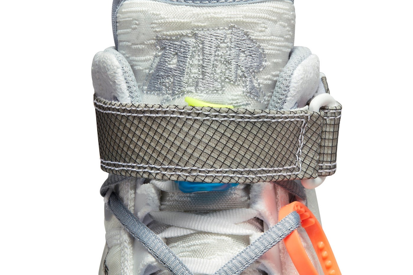 Off-White™ x Nike Air Force 1 Mid「White」联名鞋款官方圖释出