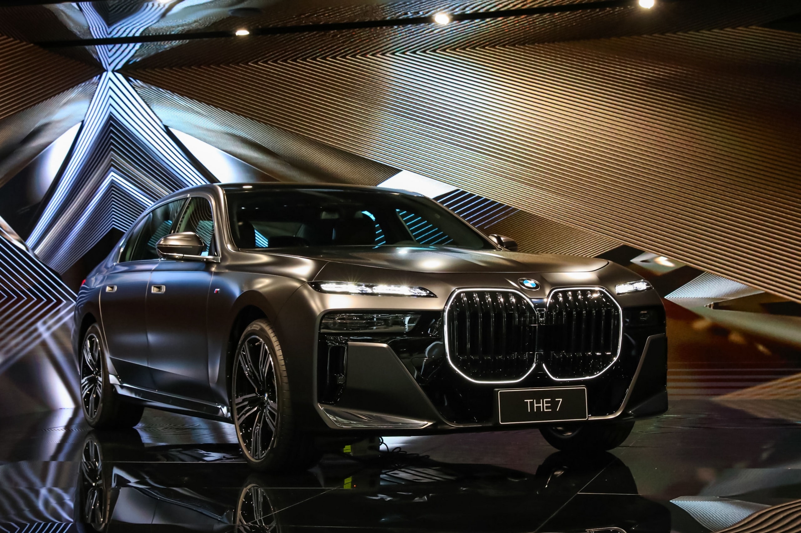 创新 BMW i7 领衔，全新 BMW 7 系纯电动旗舰阵容全球首发