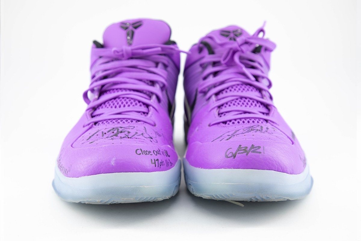 Devin Booker 親筆簽名實戰用 Nike Kobe 4 Protro 即將展開拍賣