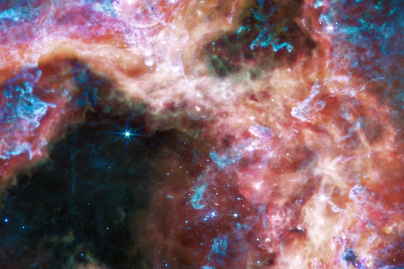 NASA 公开詹姆斯韦伯太空望远镜拍摄「蜘蛛星云」图像