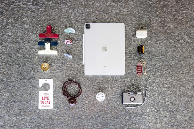 Essentials: 欧阳娜娜筹备新展的必备单品