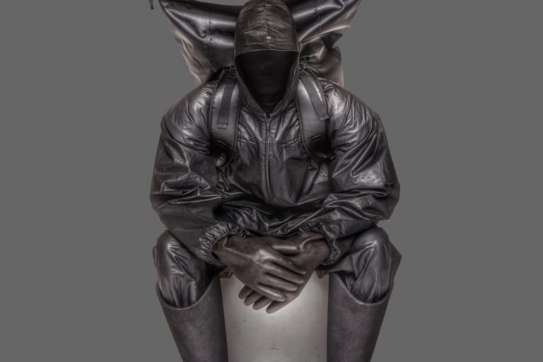 YEEZY GAP ENGINEERED BY BALENCIAGA 正式發佈全新形象廣告