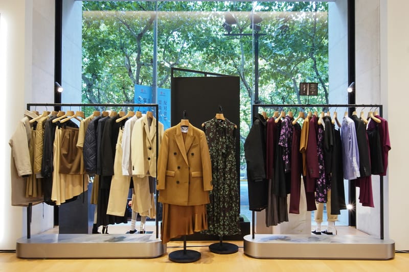 走进 Theory 首个设计师联名系列限时体验活动