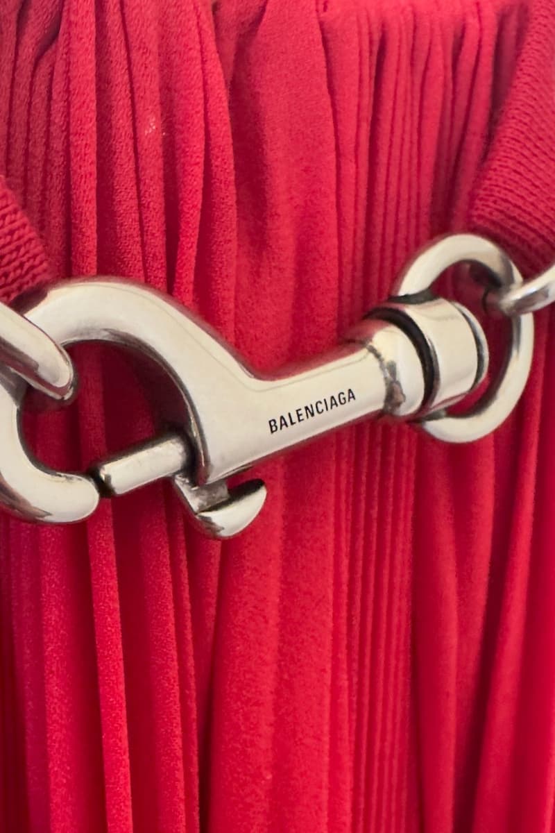 近賞後台單品實貌!獨家直擊 Balenciaga 2023 夏季系列大秀「The Mud Show」