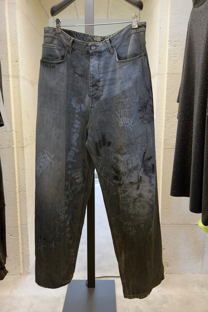 近賞後台單品實貌!獨家直擊 Balenciaga 2023 夏季系列大秀「The Mud Show」