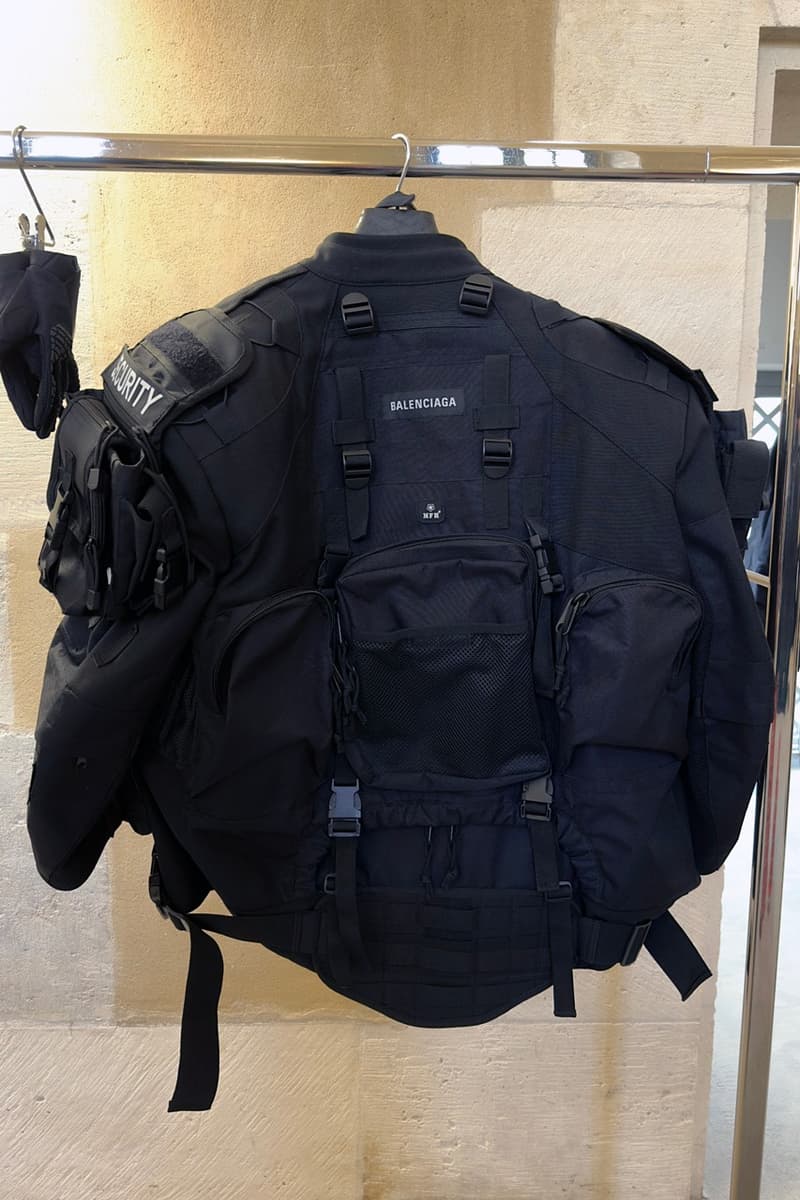 近賞後台單品實貌!獨家直擊 Balenciaga 2023 夏季系列大秀「The Mud Show」