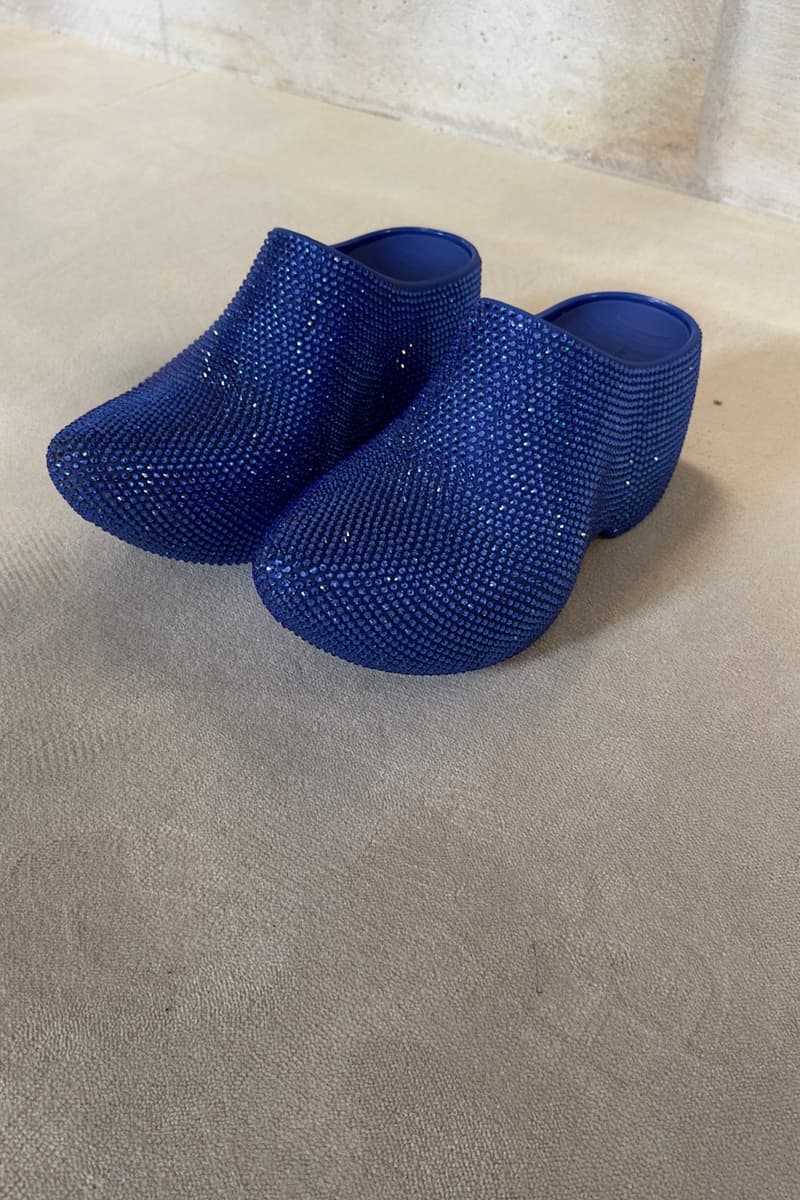 近賞後台單品實貌!獨家直擊 Balenciaga 2023 夏季系列大秀「The Mud Show」