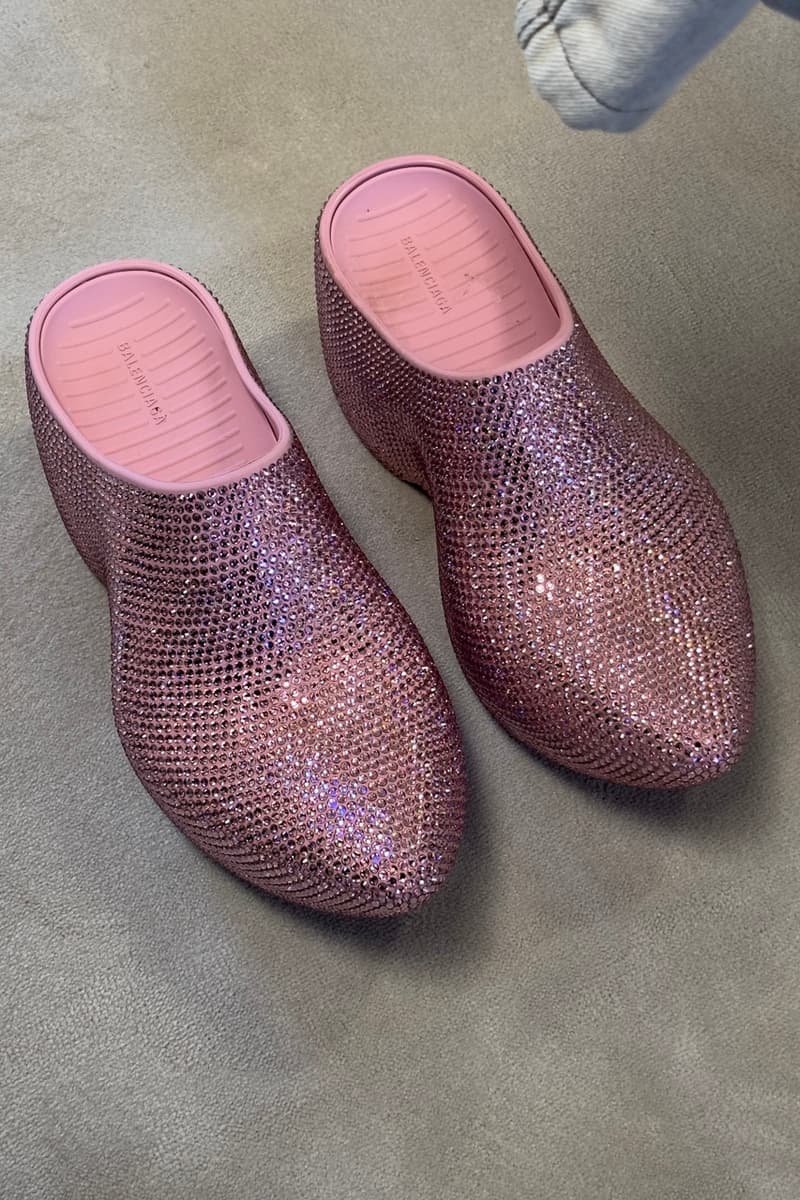 近賞後台單品實貌!獨家直擊 Balenciaga 2023 夏季系列大秀「The Mud Show」