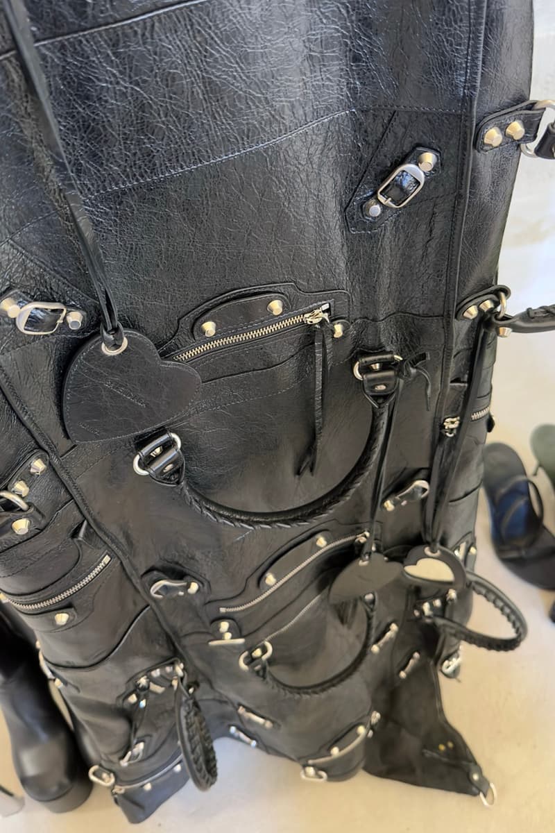 近賞後台單品實貌!獨家直擊 Balenciaga 2023 夏季系列大秀「The Mud Show」