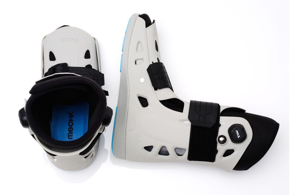 護具、復健鞋？創意團體 MSCHF 推出名為「AC1」最新靴款