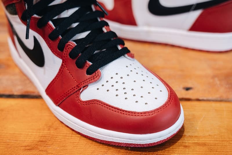 實際比對 1985 Air Jordan 1「Chicago」與 2022 Air Jordan 1「Lost & Found」