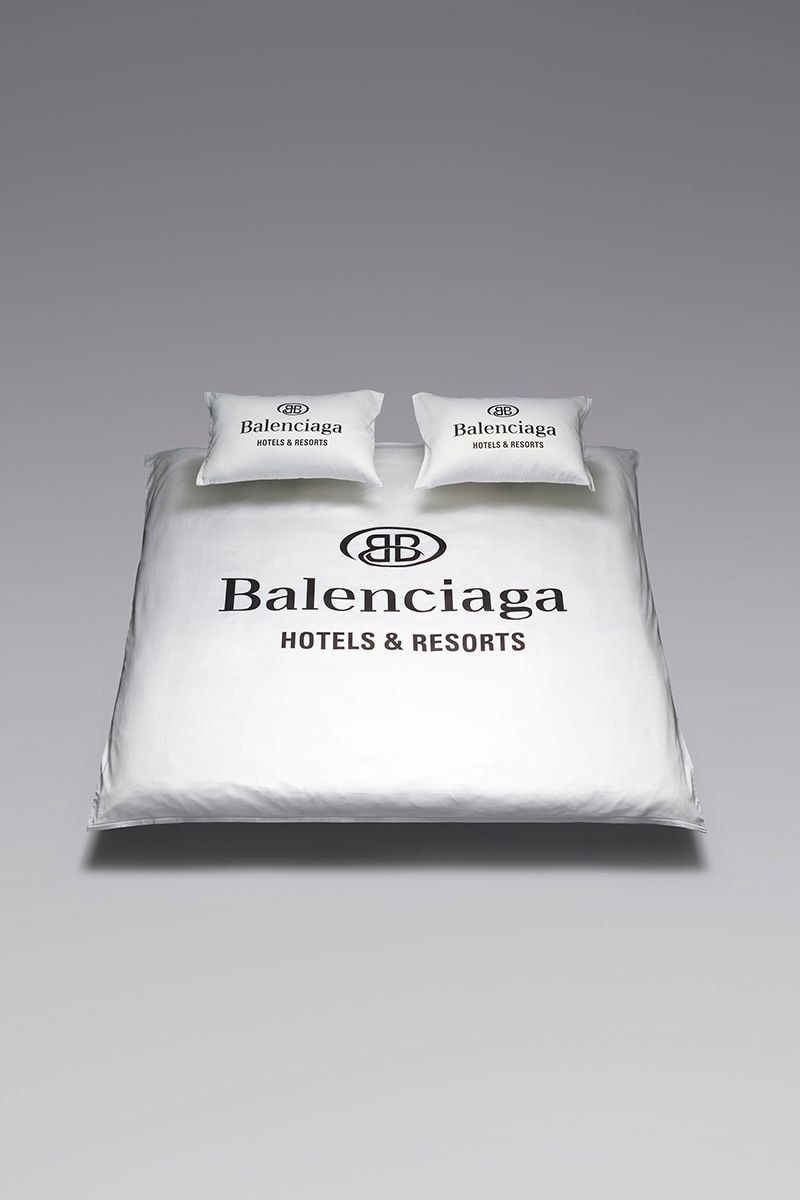 Balenciaga 正式發佈全新生活物品、寵物用品