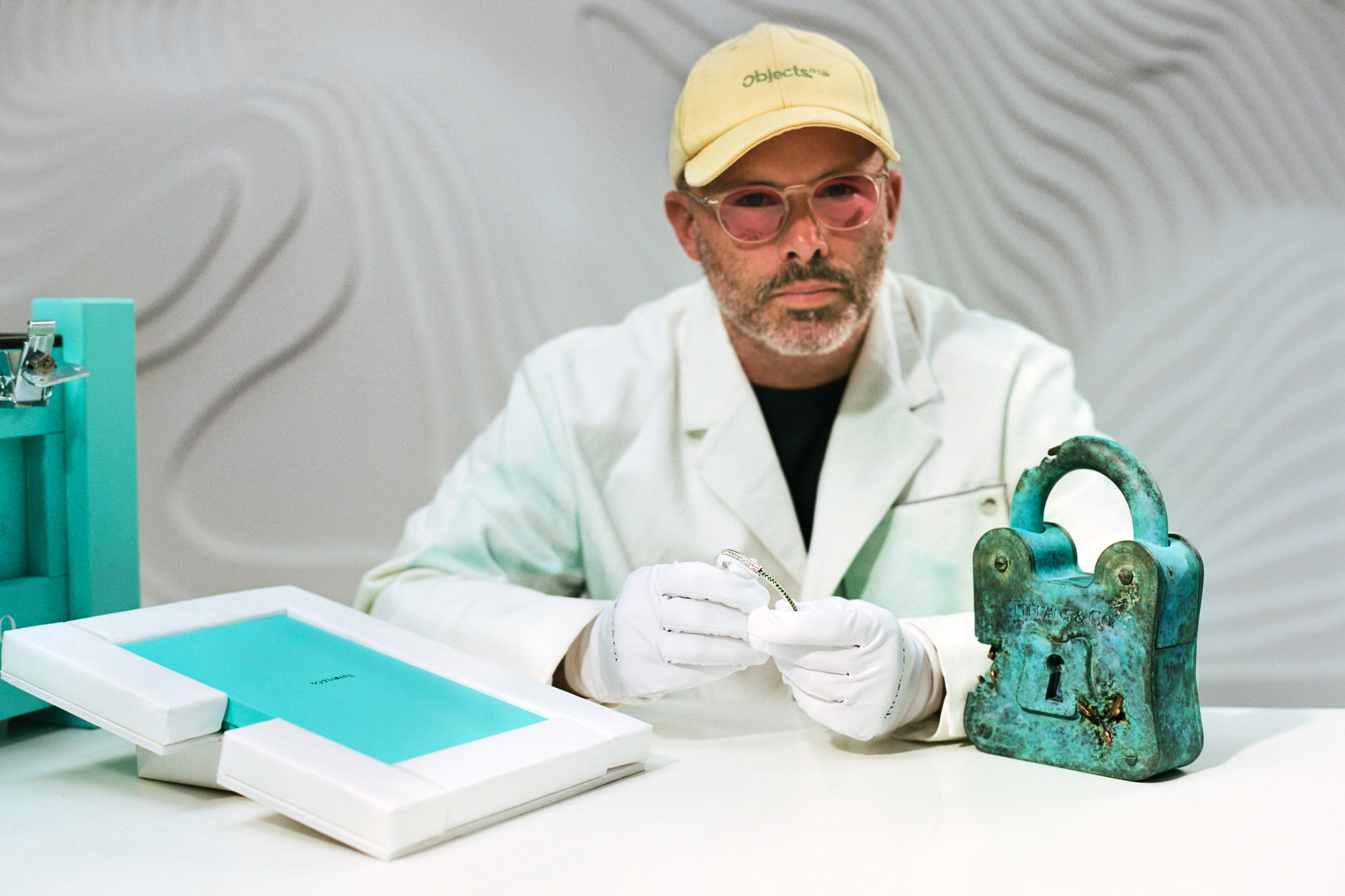 Daniel Arsham 携手 Tiffany 打造联名雕塑与限量版 Lock 手镯