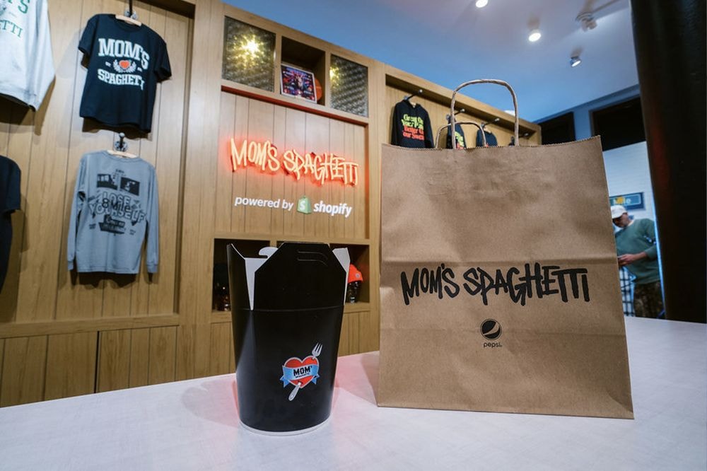 Eminem 餐廳「Mom's Spaghetti」正式登陸紐約開設快閃店