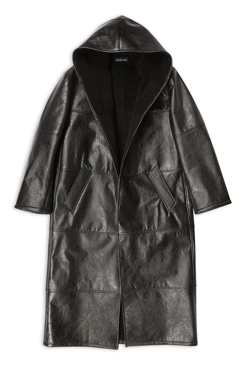 Balenciaga 正式推出「蘑菇」衍生材质大衣