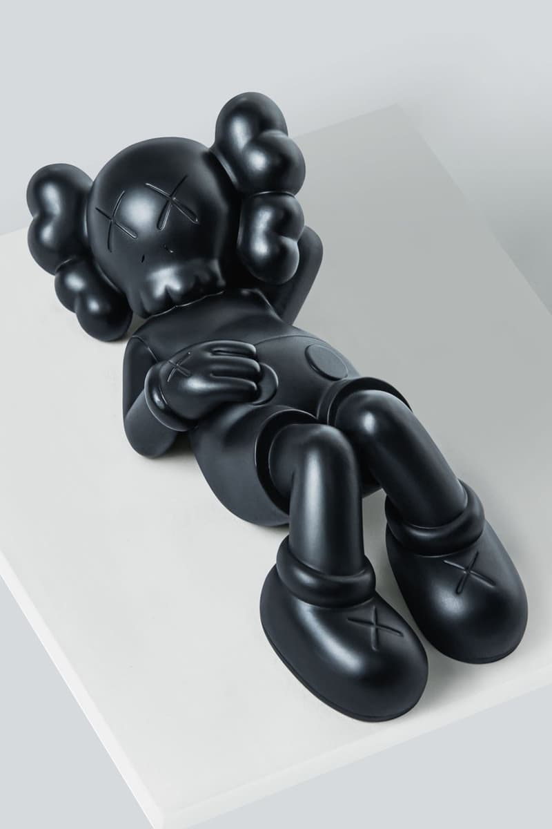 KAWS 推出全新铜像雕塑《KAWS BRONZE EDITIONS》