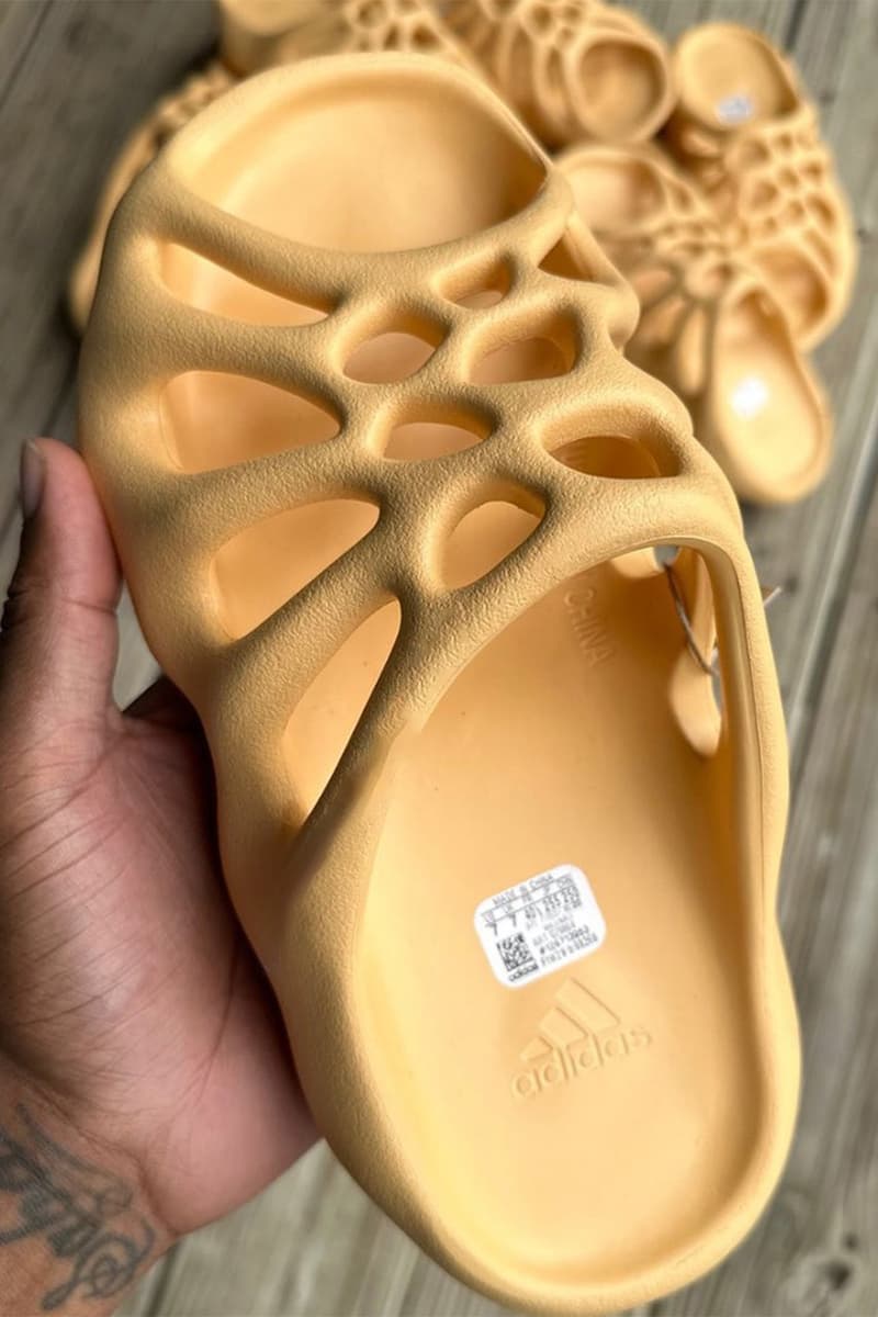 adidas YEEZY 450 Slide 黃色迭代近賞圖率先曝光