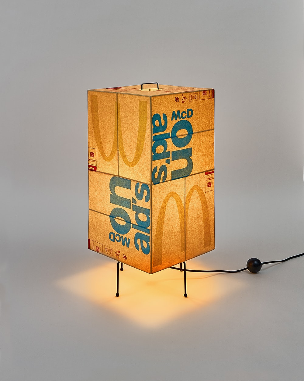 韓國藝術家 Gyu Han Lee 回收使用 McDonald's 紙袋打造燈飾創作系列