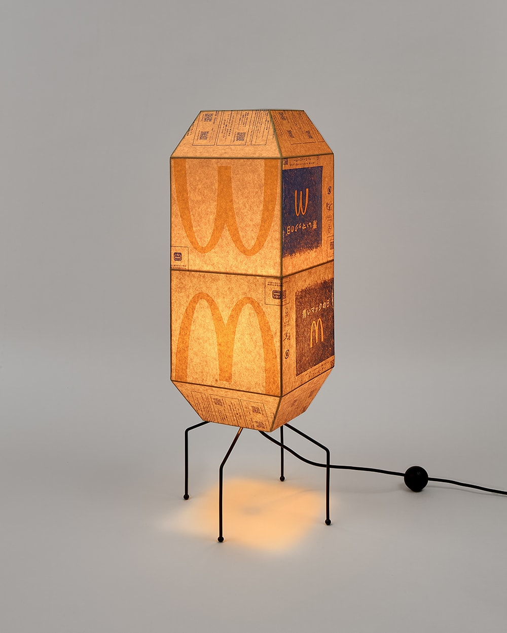 韓國藝術家 Gyu Han Lee 回收使用 McDonald's 紙袋打造燈飾創作系列