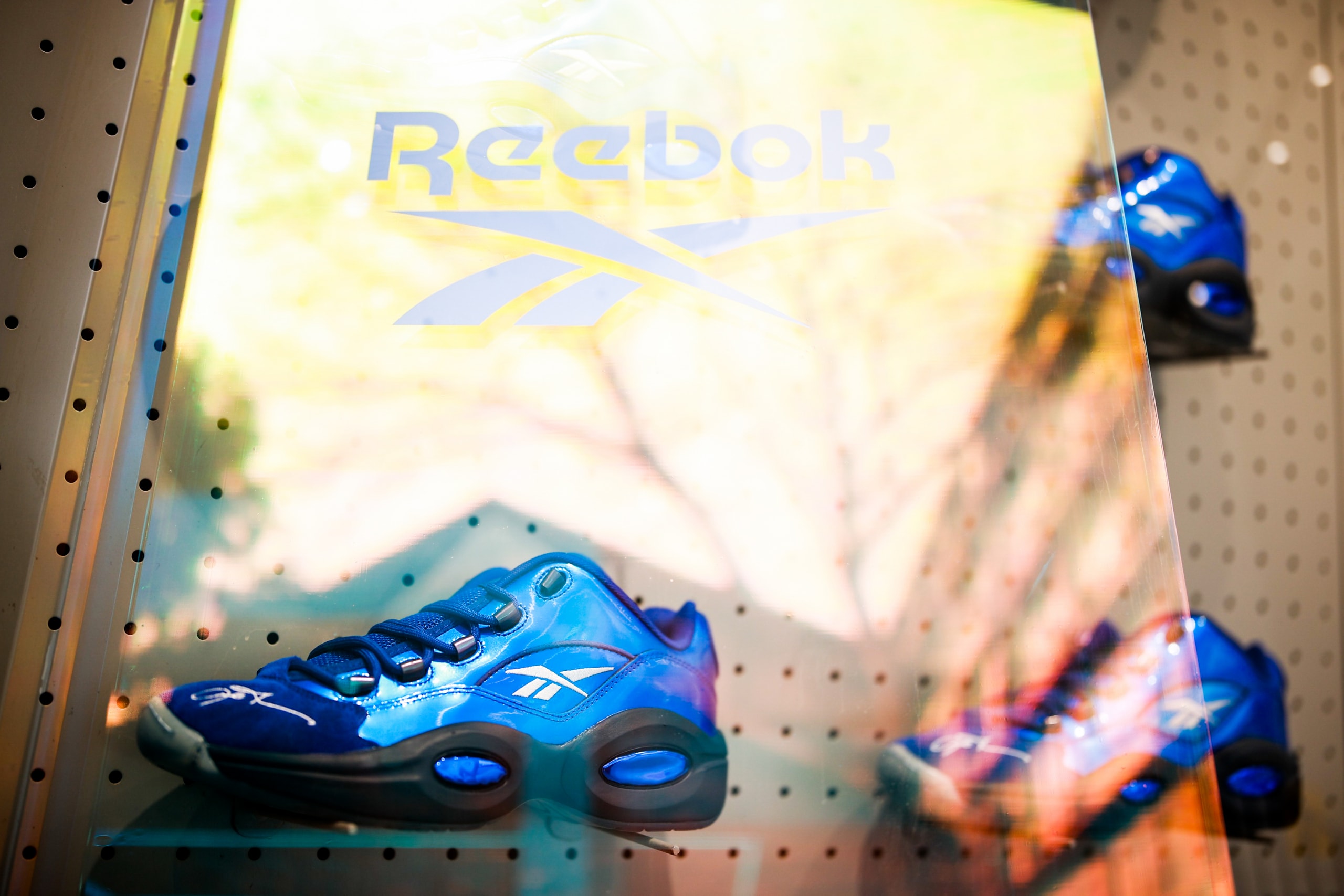 Reebok 携手球星卡制造商 Panini America 打造全新「Question」鞋款