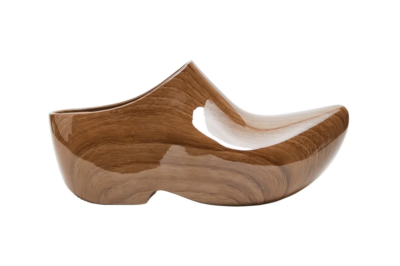 Balenciaga 推出要價 $1,250 美元荷蘭木屐造型亮面尖頭鞋