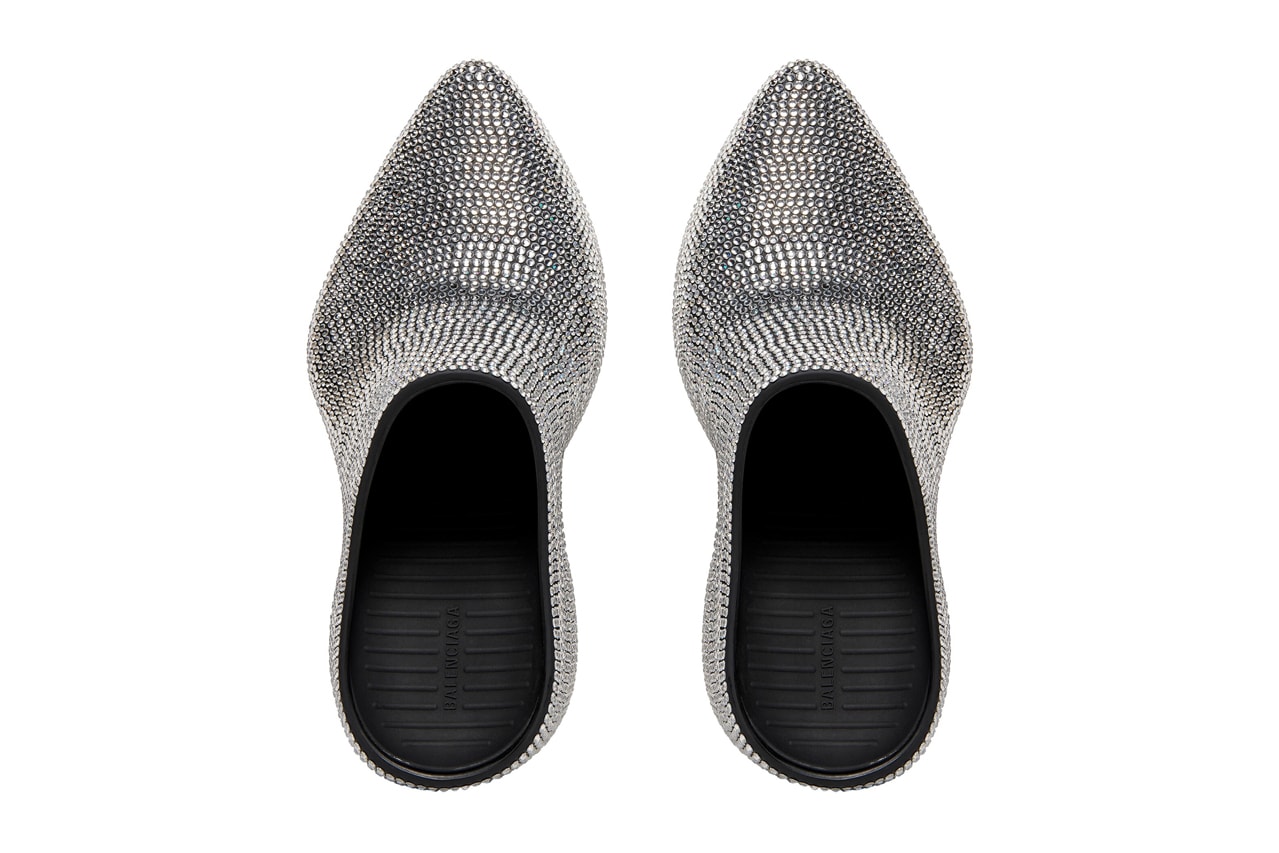 Balenciaga 正式推出 2023 春夏系列要價 $8,350 美元鑲鑽 Technoclog 尖頭鞋