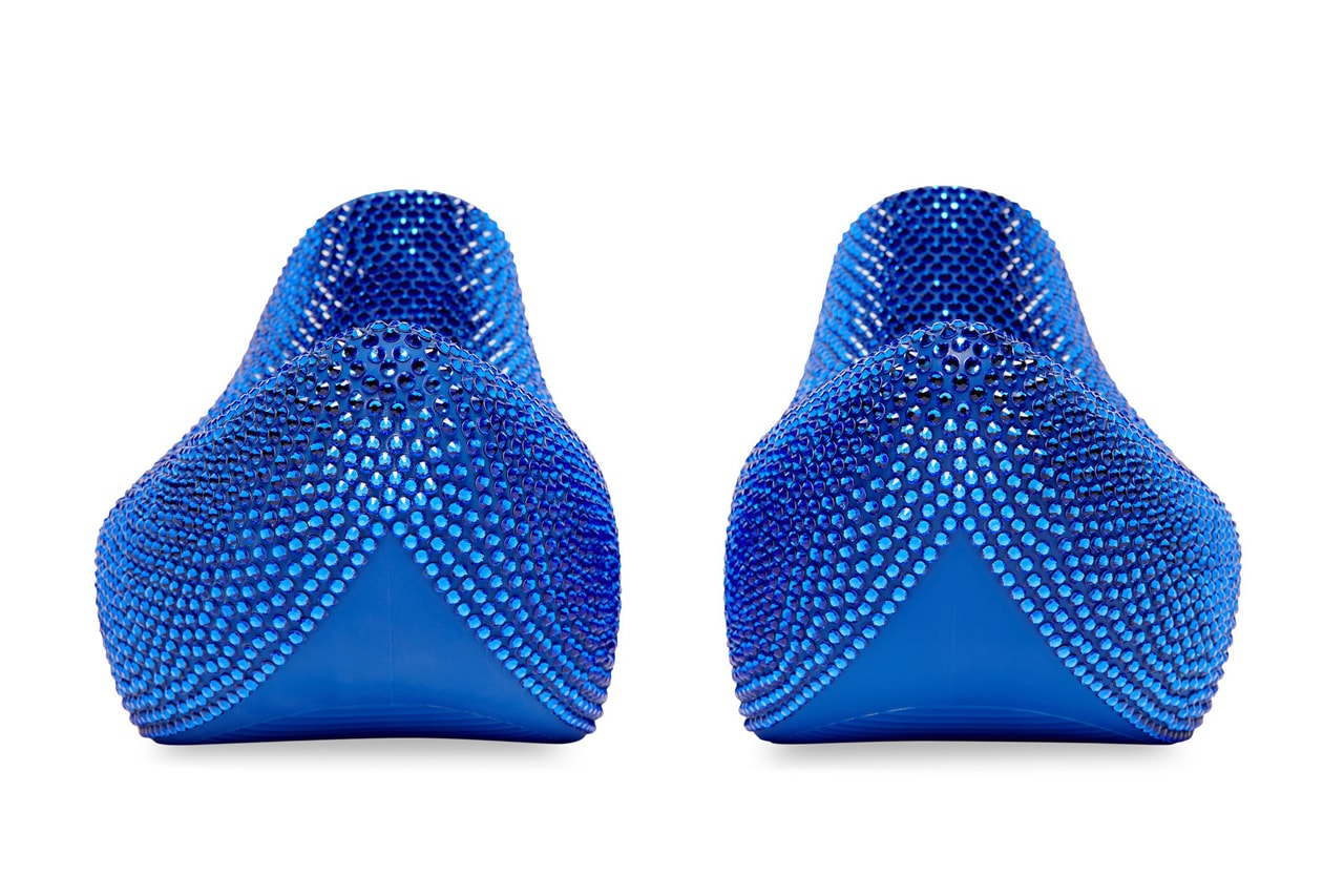 Balenciaga 正式推出 2023 春夏系列要價 $8,350 美元鑲鑽 Technoclog 尖頭鞋