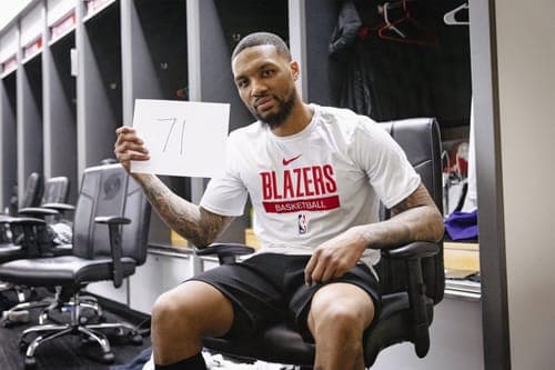 Damian Lillard 今日半场 41 分、13 颗三分球、全场狂飙 71 分成功打破多项纪录