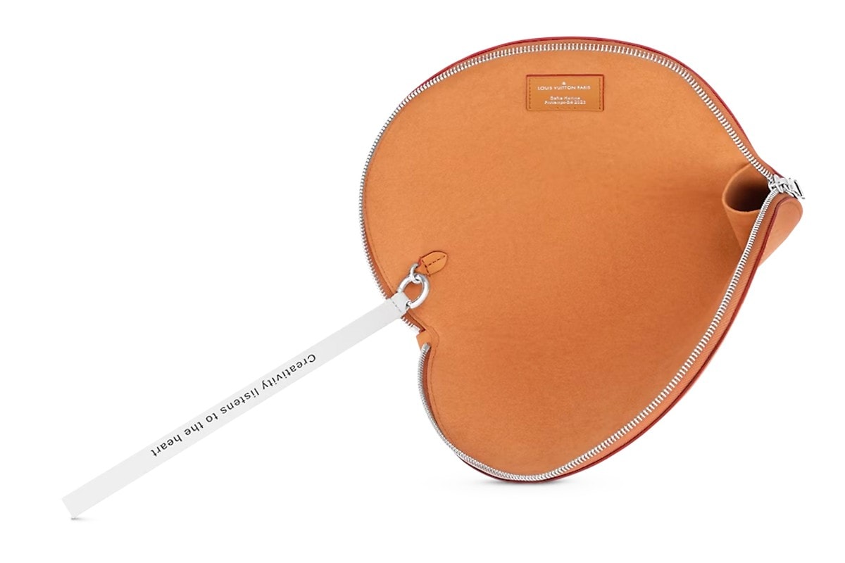 Louis Vuitton 推出要價 $2,310 美元 Fortune Cookie 造型包款