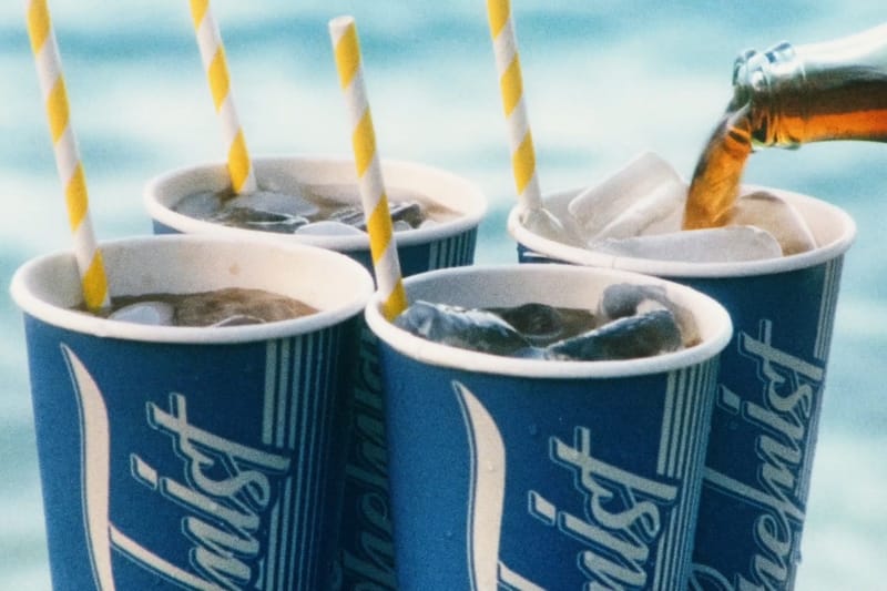 C2H4 主理人陈以溪 Yixi 发布新单曲《蓝色假期》 音乐录影带