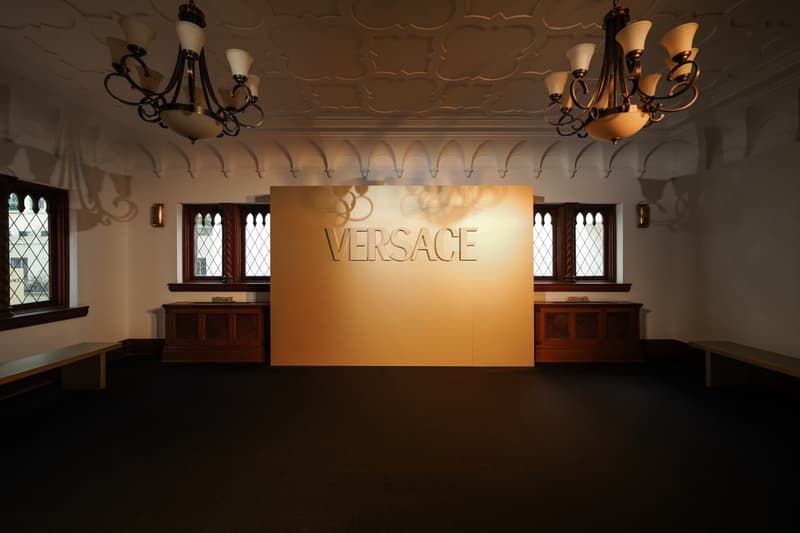 Versace 发布全新 2023 秋冬系列