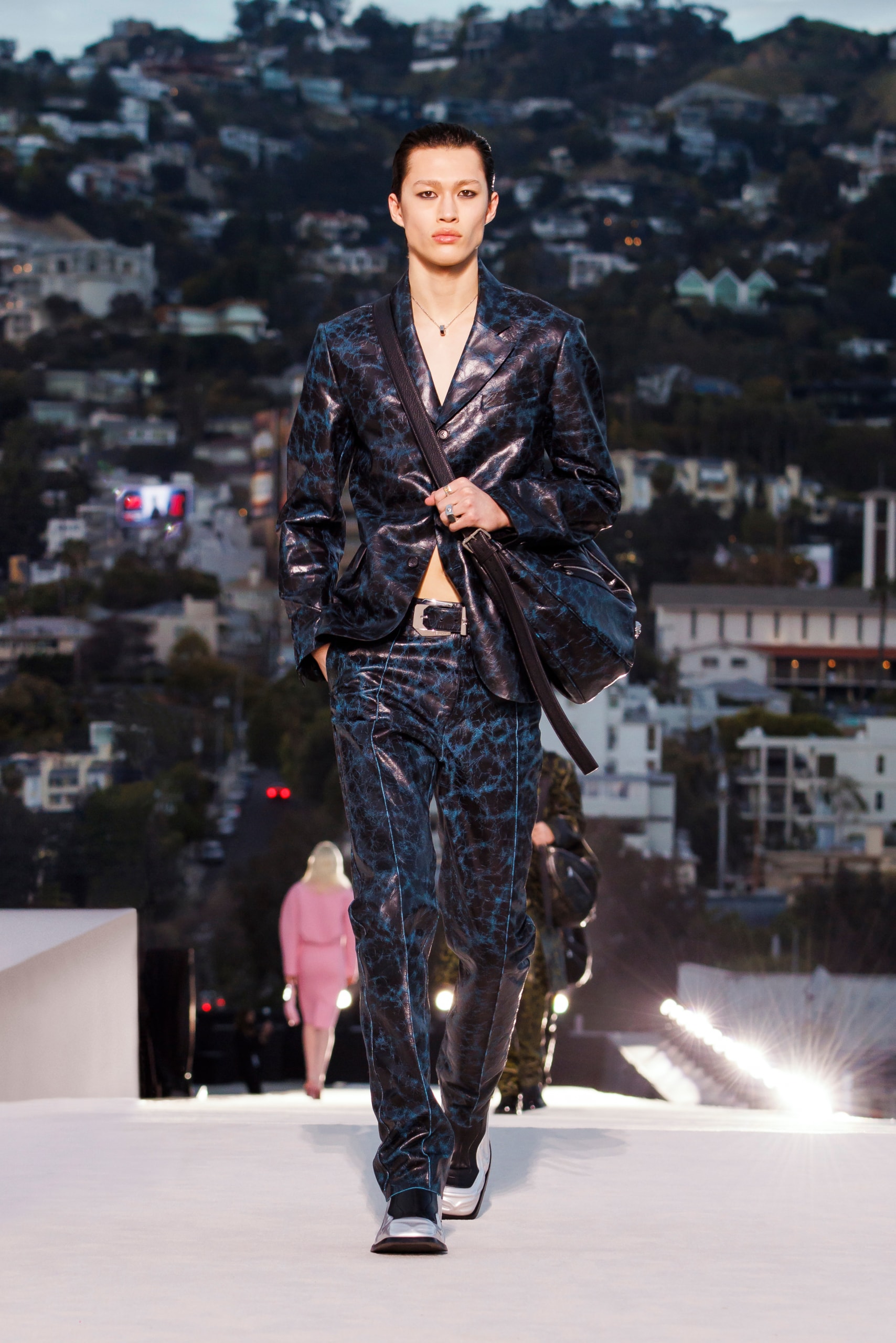 Versace 发布全新 2023 秋冬系列